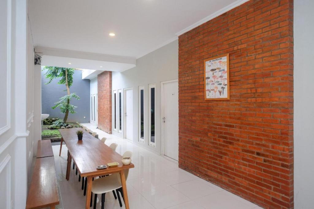 Urbanview Stay @H Jakal By Reddoorz يوغياكارتا المظهر الخارجي الصورة